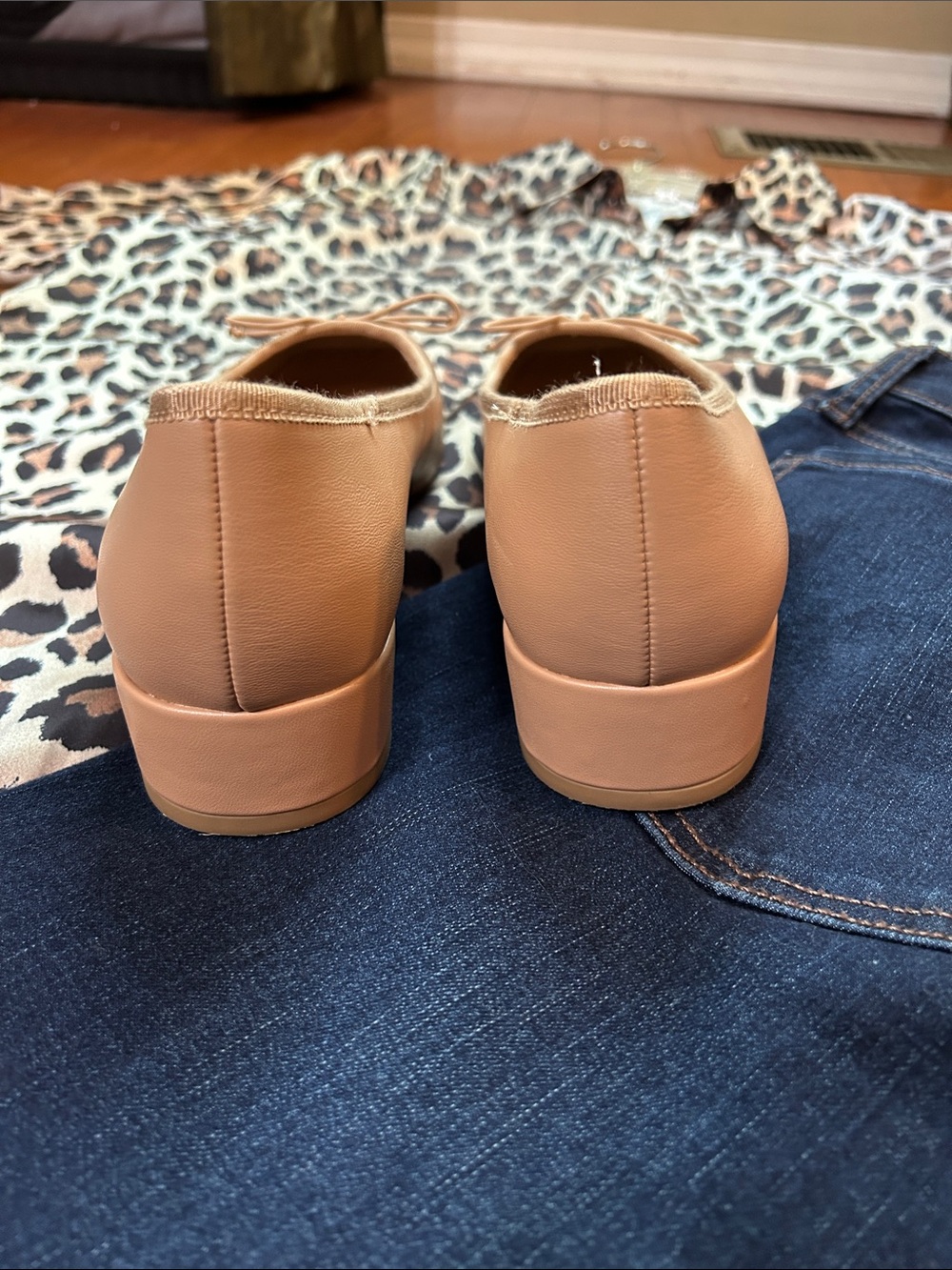 Classic Women’s Ballet Flats - Picture 5 of 8